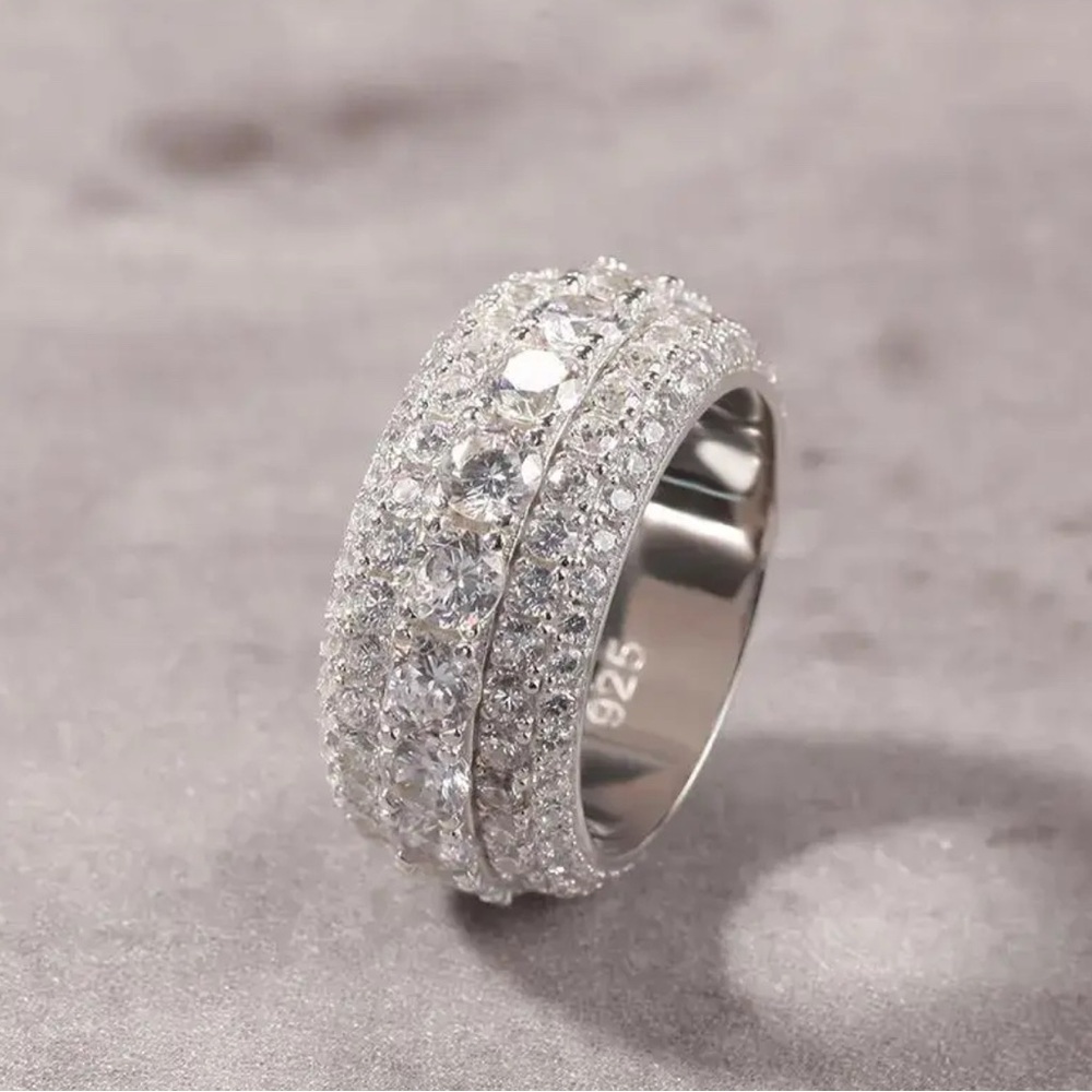 Exquisite 3 Row Moissanite D Color SSV1 Pavé & Round Cut 11.2ctw Ring